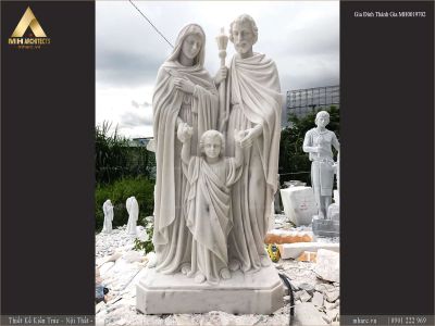 Cùng ngắm tượng Gia Đình Thánh Gia đá trắng cao 3m5 MH0019702